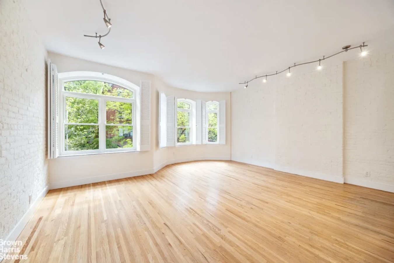 New York, New York, 10025, United States, 5 Bedrooms Bedrooms, ,4 BathroomsBathrooms,Residential,For Sale,2049706