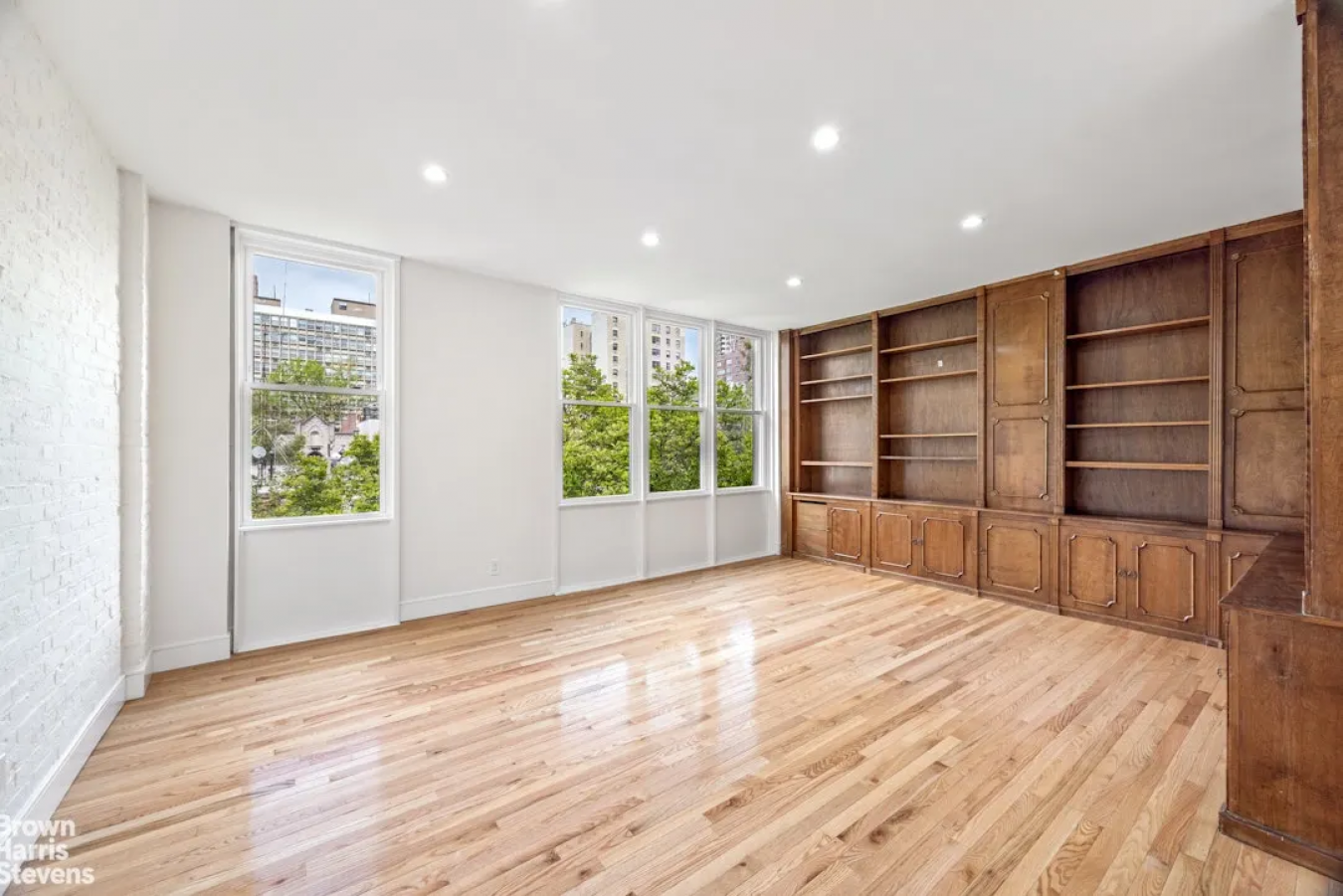 New York, New York, 10025, United States, 5 Bedrooms Bedrooms, ,4 BathroomsBathrooms,Residential,For Sale,2049706