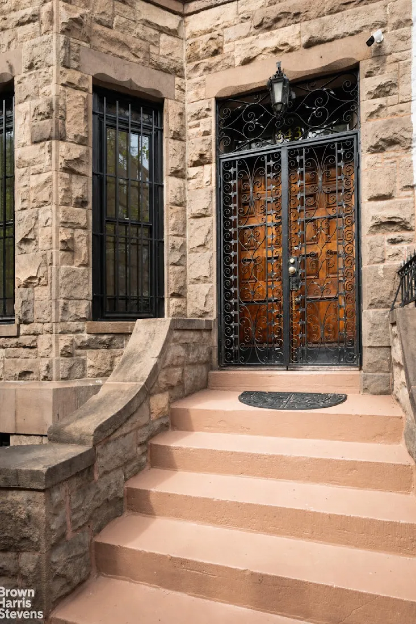 New York, New York, 10025, United States, 5 Bedrooms Bedrooms, ,4 BathroomsBathrooms,Residential,For Sale,2049706