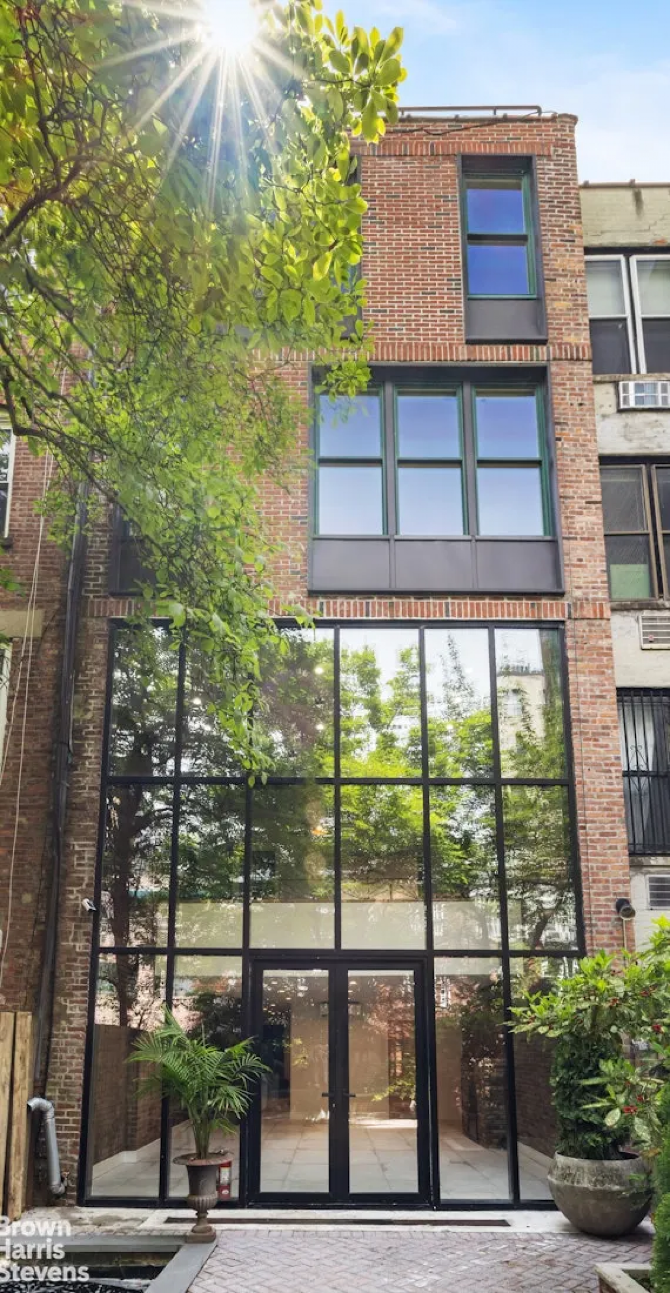 New York, New York, 10025, United States, 5 Bedrooms Bedrooms, ,4 BathroomsBathrooms,Residential,For Sale,2049706