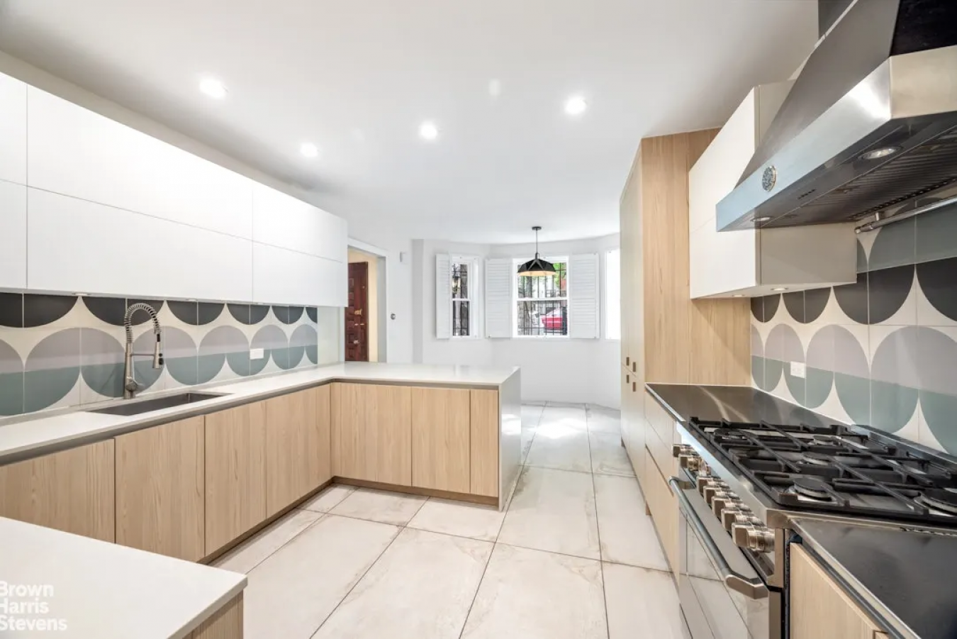 New York, New York, 10025, United States, 5 Bedrooms Bedrooms, ,4 BathroomsBathrooms,Residential,For Sale,2049706
