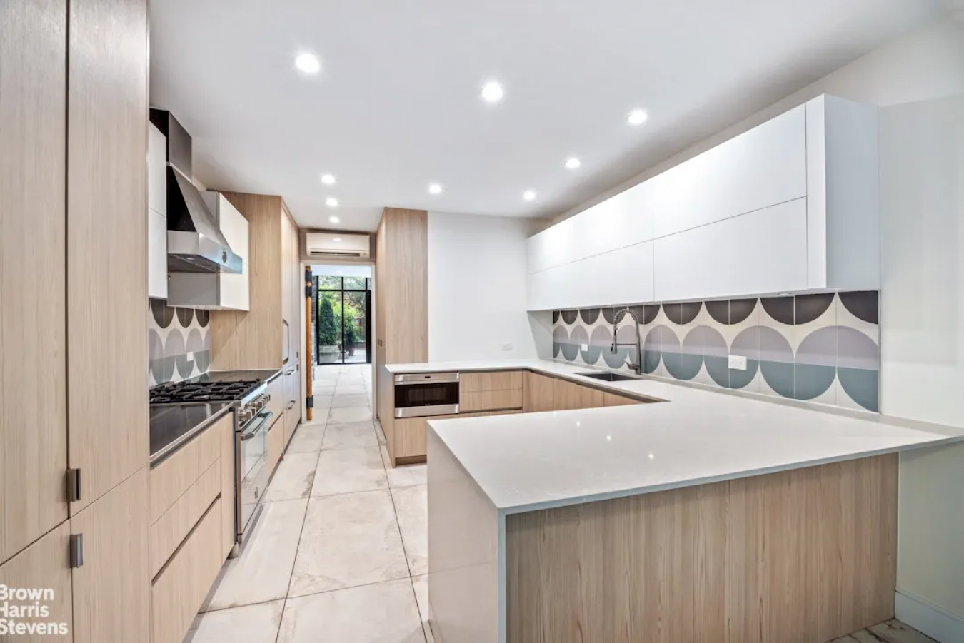 New York, New York, 10025, United States, 5 Bedrooms Bedrooms, ,4 BathroomsBathrooms,Residential,For Sale,2049706