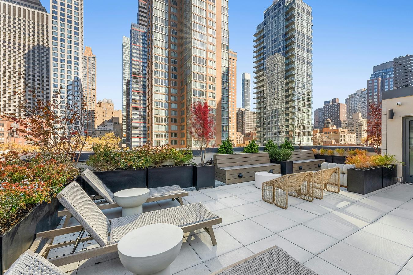 IMMEDIATE OCCUPANCY The Maisonette at Minuet is an exceptionally rare – image 11