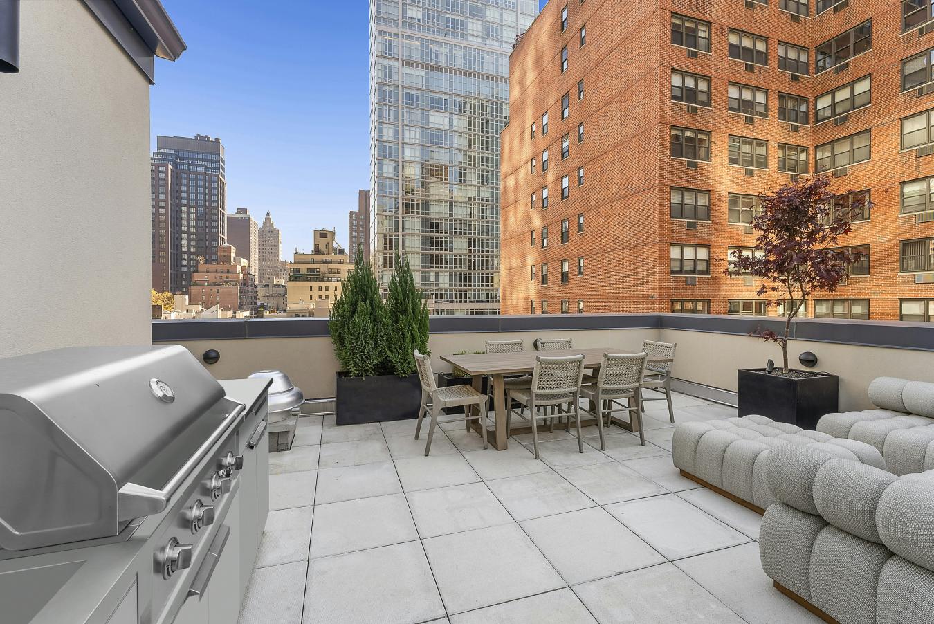 IMMEDIATE OCCUPANCY The Maisonette at Minuet is an exceptionally rare – image 12