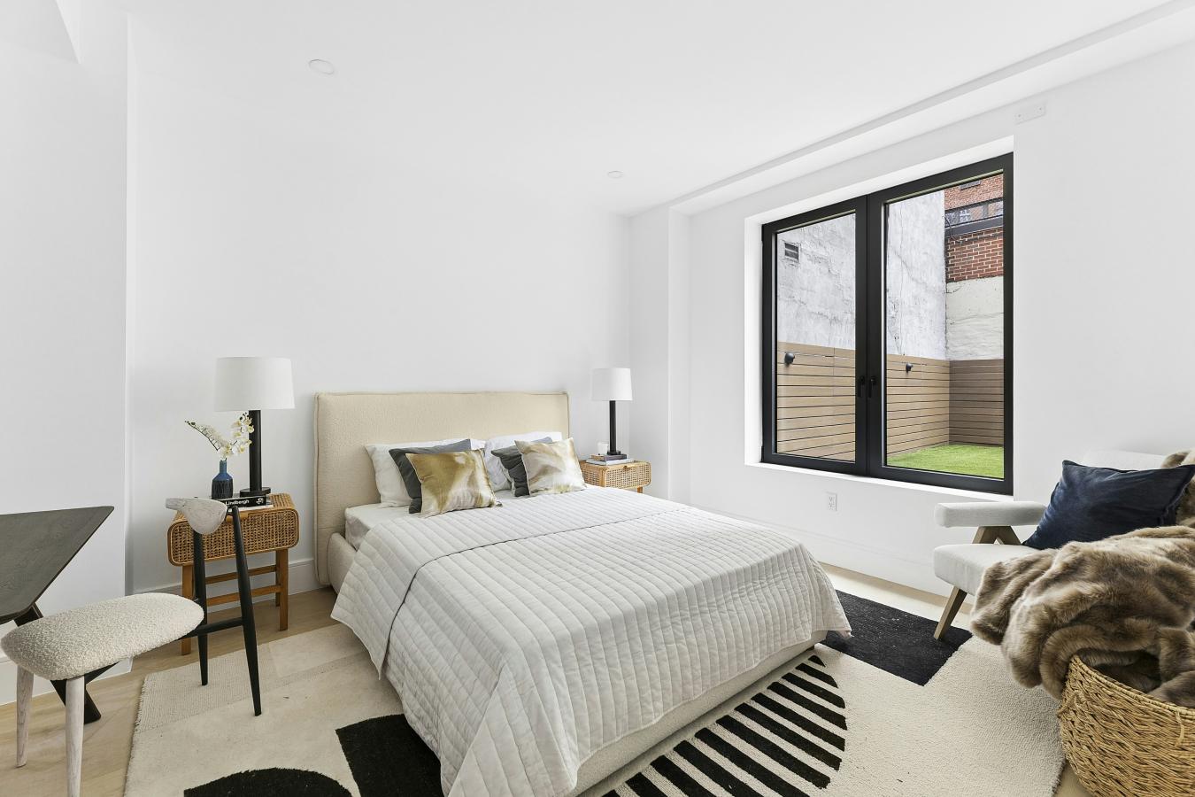 IMMEDIATE OCCUPANCY The Maisonette at Minuet is an exceptionally rare – image 6