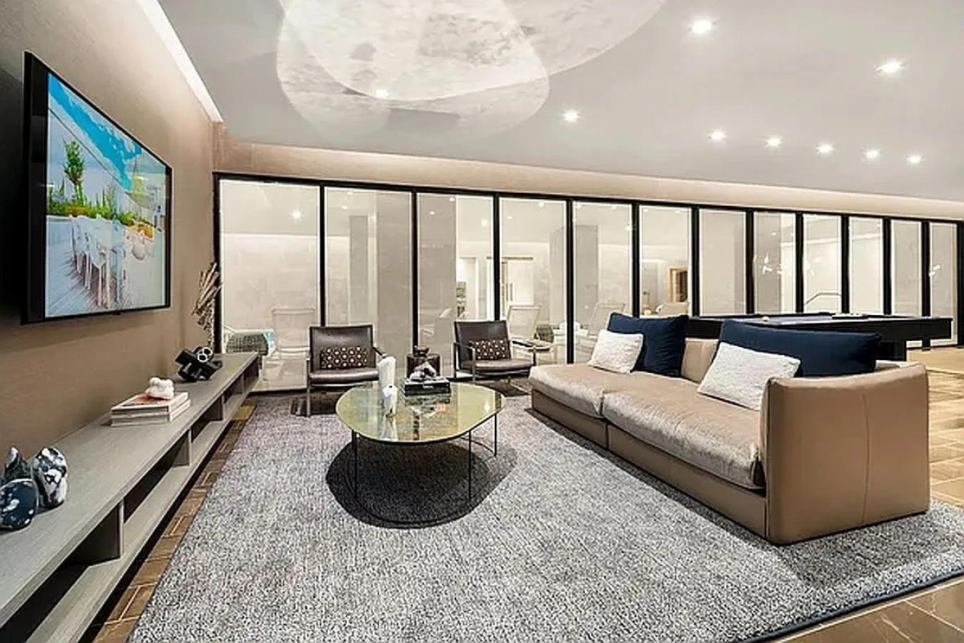 Tribeca, New York, 10007, United States, 3 Bedrooms Bedrooms, ,3 BathroomsBathrooms,Residential,For Sale,2049701