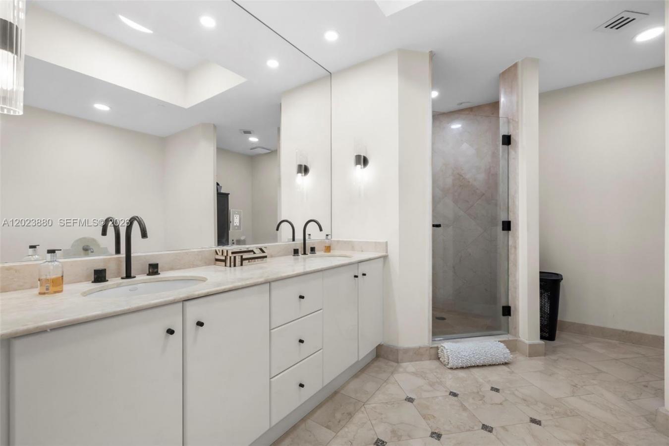 Miami Beach, Florida, 33139, United States, 2 Bedrooms Bedrooms, ,2 BathroomsBathrooms,Residential,For Sale,2049700