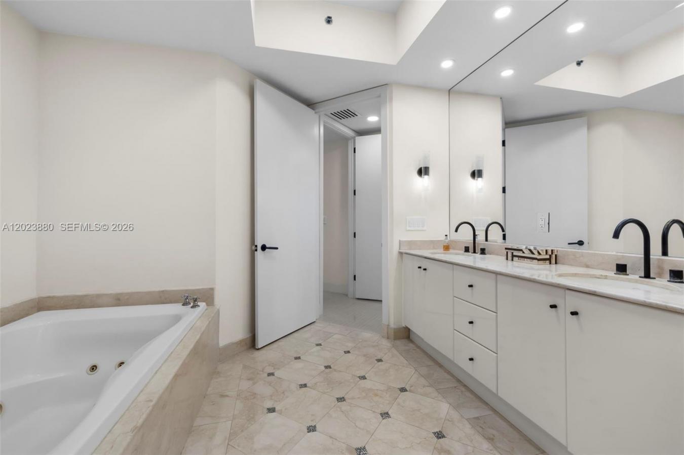 Miami Beach, Florida, 33139, United States, 2 Bedrooms Bedrooms, ,2 BathroomsBathrooms,Residential,For Sale,2049700