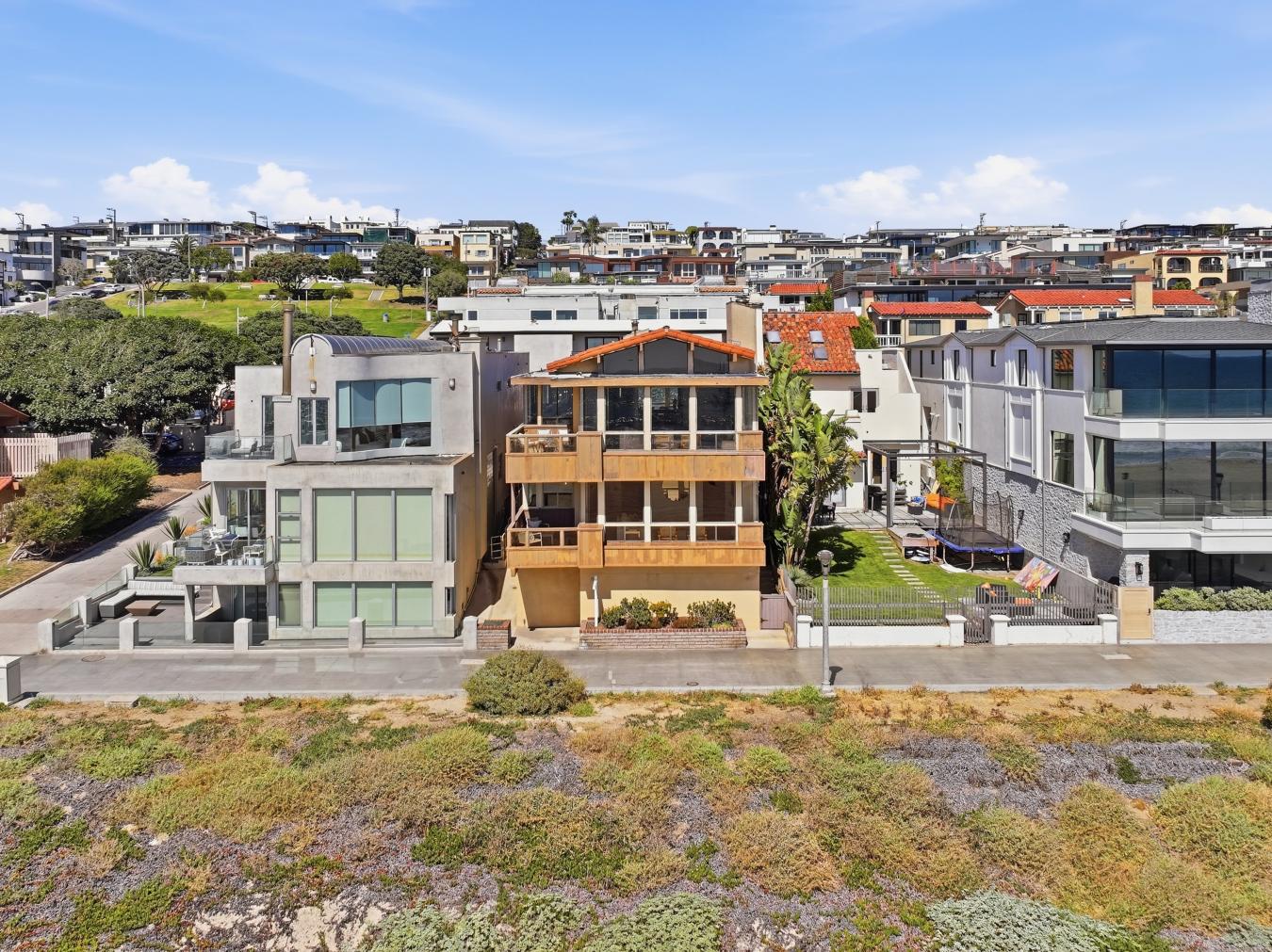 Manhattan Beach, California, 90266, United States, 4 Bedrooms Bedrooms, ,2 BathroomsBathrooms,Residential,For Sale,2049691