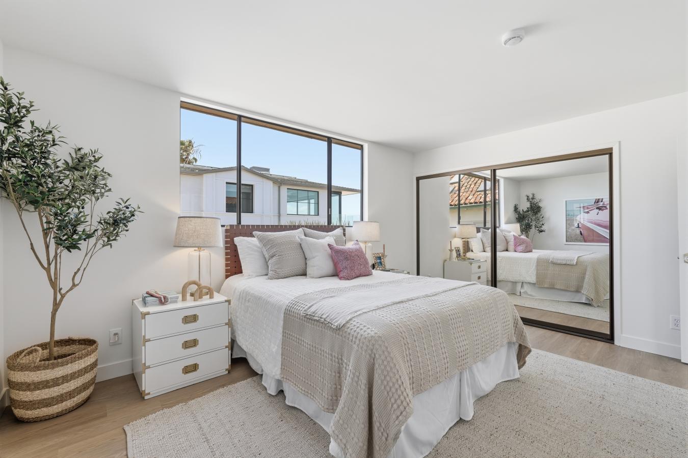 Manhattan Beach, California, 90266, United States, 4 Bedrooms Bedrooms, ,2 BathroomsBathrooms,Residential,For Sale,2049691