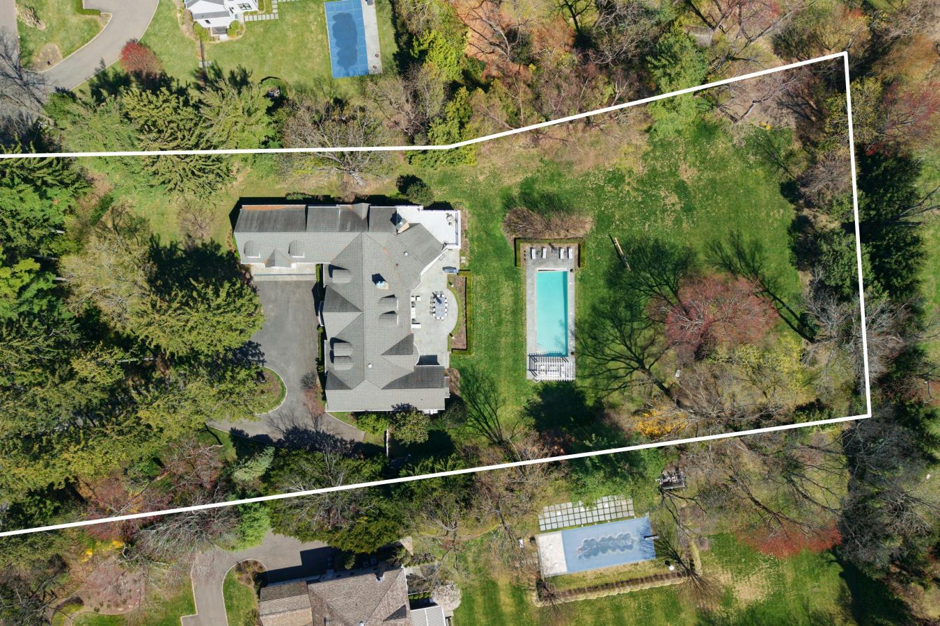 Elmont, New York, 11050, United States, 5 Bedrooms Bedrooms, ,5 BathroomsBathrooms,Residential,For Sale,2049685
