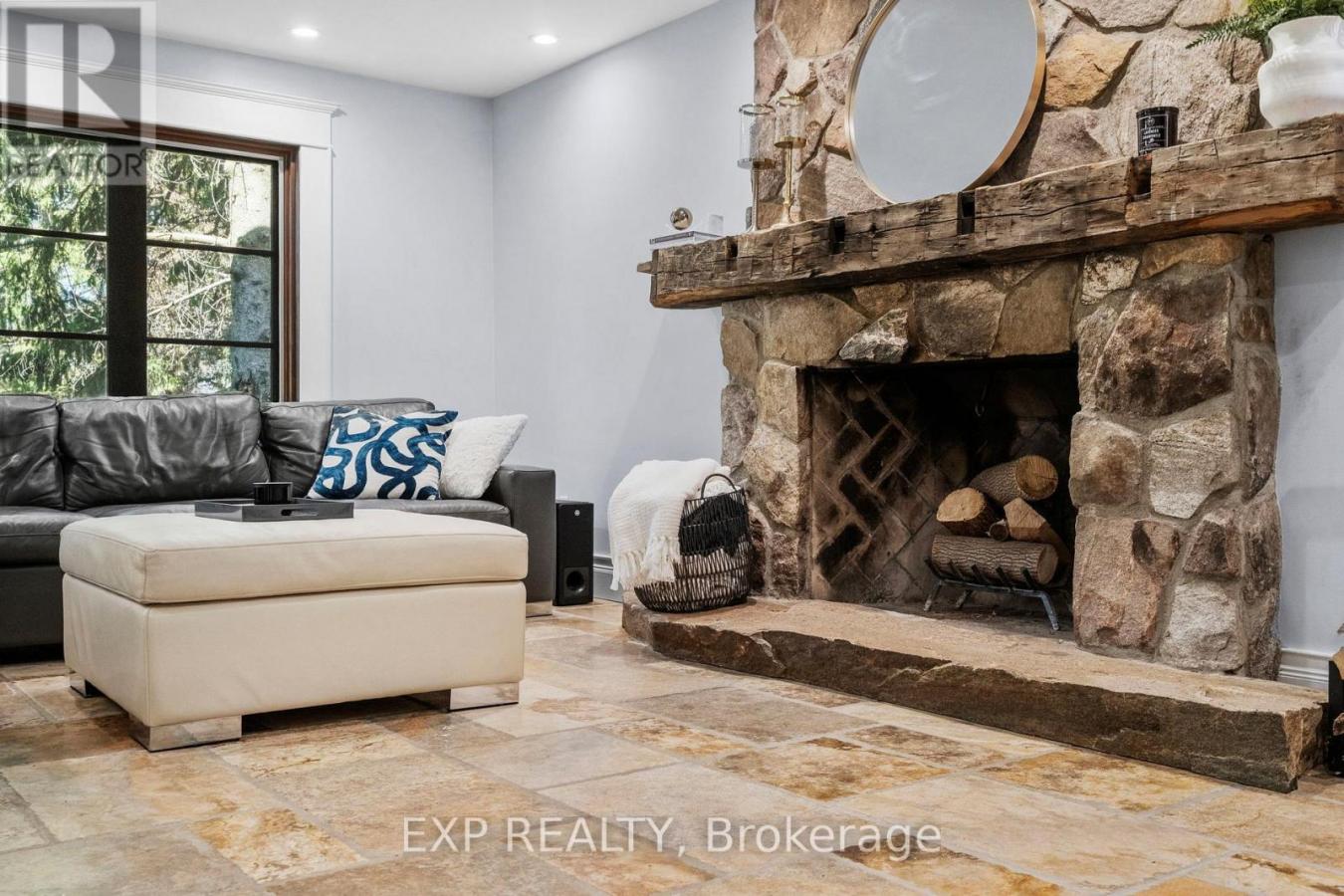 Newmarket, ON, L3X1K8, Canada, 6 Bedrooms Bedrooms, ,4 BathroomsBathrooms,Residential,For Sale,2049681