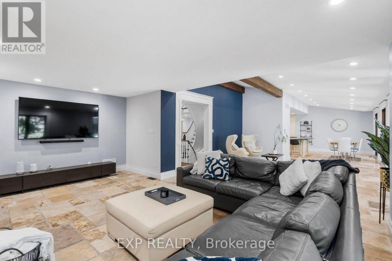 Newmarket, ON, L3X1K8, Canada, 6 Bedrooms Bedrooms, ,4 BathroomsBathrooms,Residential,For Sale,2049681