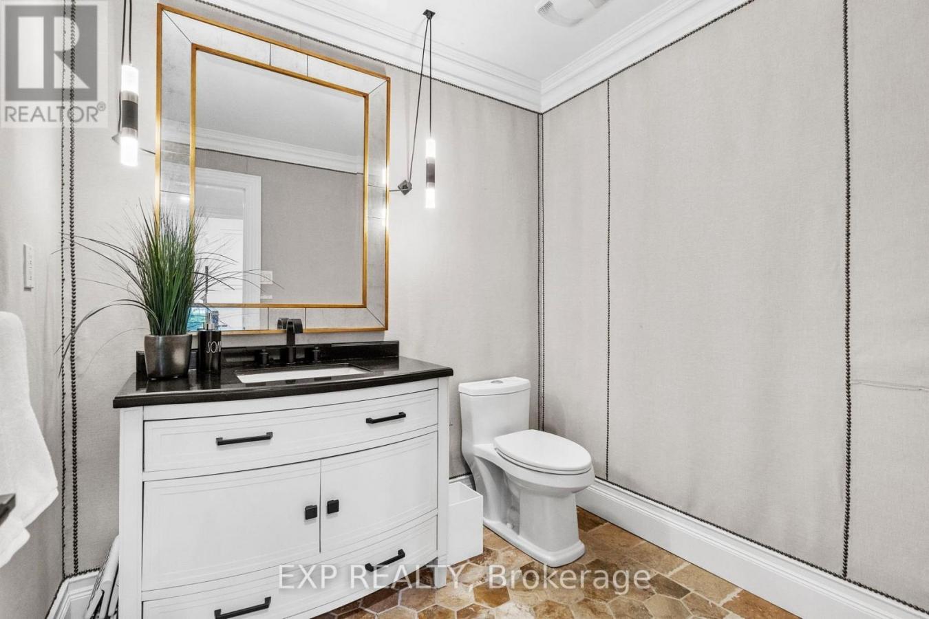Newmarket, ON, L3X1K8, Canada, 6 Bedrooms Bedrooms, ,4 BathroomsBathrooms,Residential,For Sale,2049681