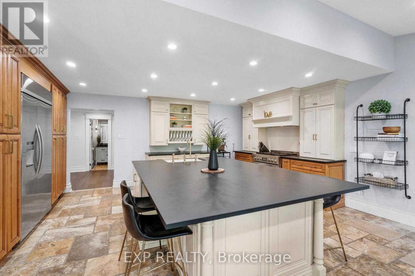 Newmarket, ON, L3X1K8, Canada, 6 Bedrooms Bedrooms, ,4 BathroomsBathrooms,Residential,For Sale,2049681
