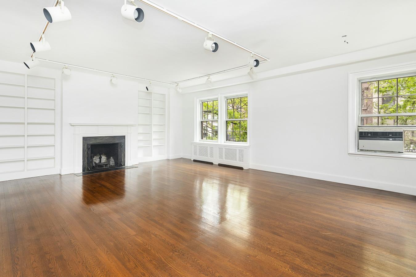 New York, New York, 10021, United States, 5 Bedrooms Bedrooms, ,4 BathroomsBathrooms,Residential,For Sale,2049680