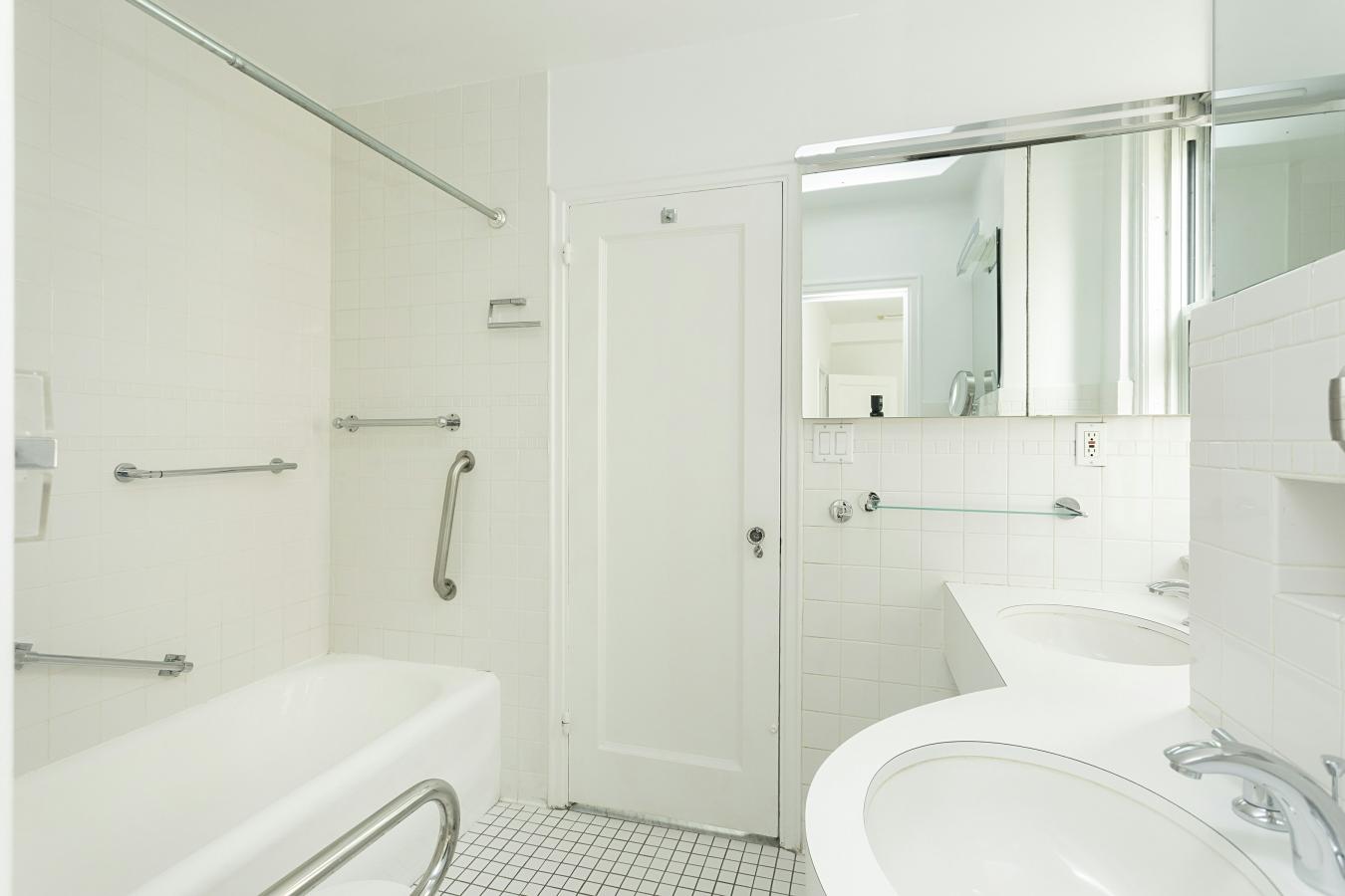 New York, New York, 10021, United States, 5 Bedrooms Bedrooms, ,4 BathroomsBathrooms,Residential,For Sale,2049680