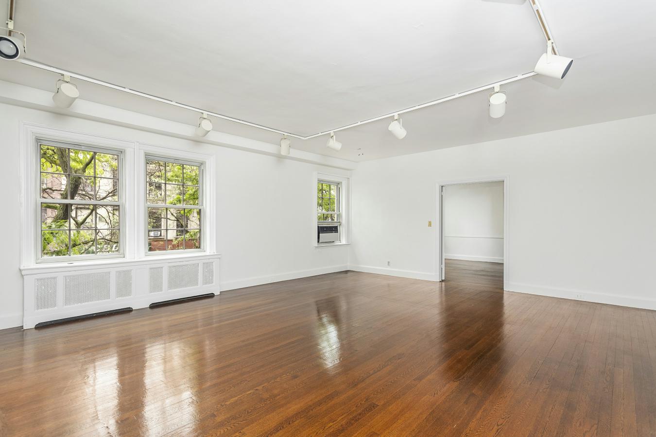 New York, New York, 10021, United States, 5 Bedrooms Bedrooms, ,4 BathroomsBathrooms,Residential,For Sale,2049680