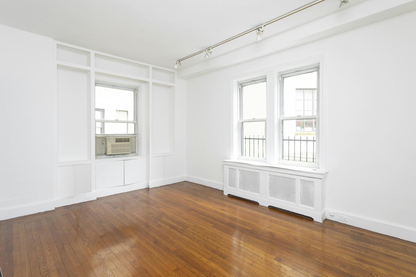 New York, New York, 10021, United States, 5 Bedrooms Bedrooms, ,4 BathroomsBathrooms,Residential,For Sale,2049680