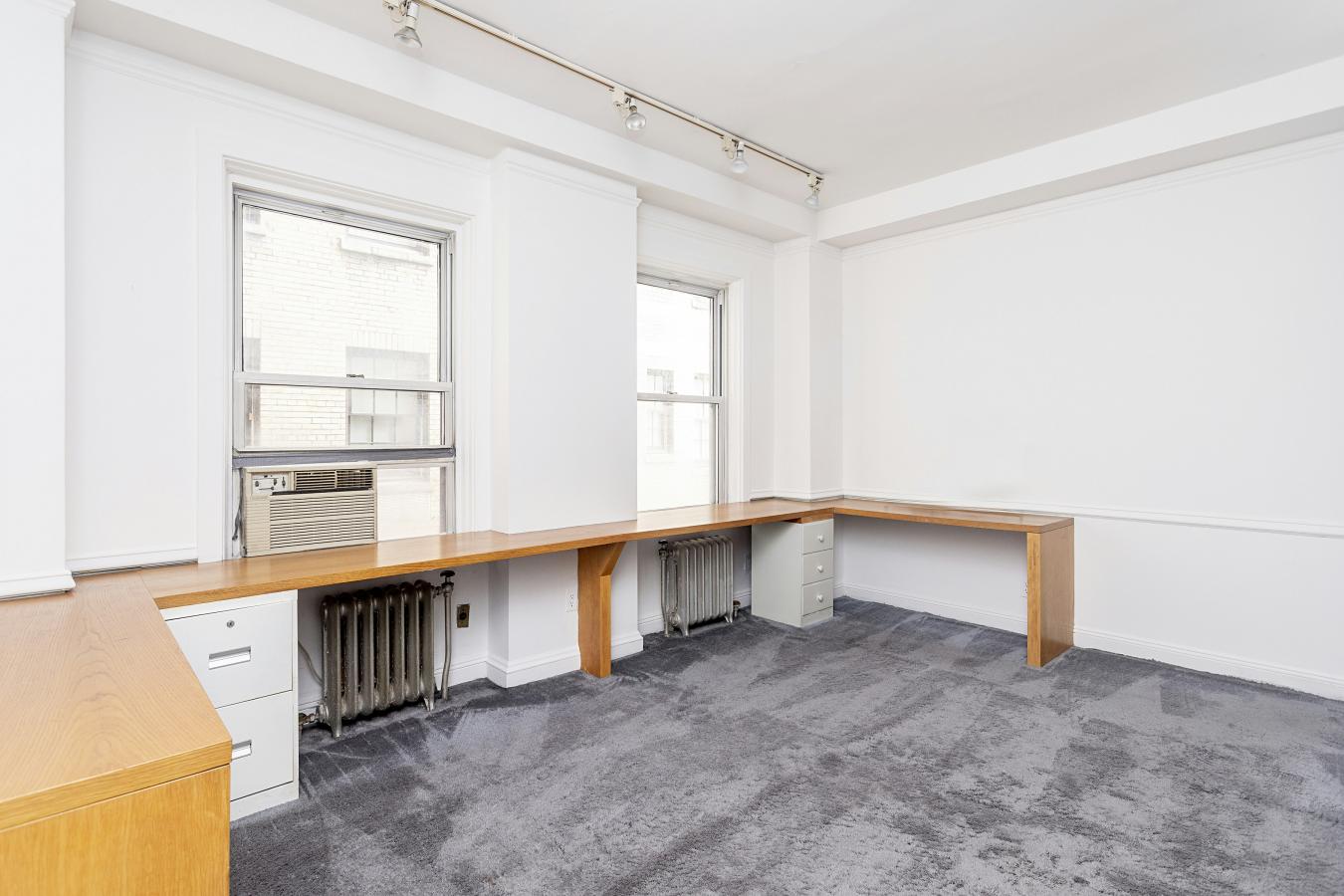 New York, New York, 10021, United States, 5 Bedrooms Bedrooms, ,4 BathroomsBathrooms,Residential,For Sale,2049680