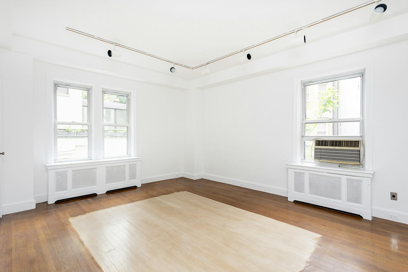New York, New York, 10021, United States, 5 Bedrooms Bedrooms, ,4 BathroomsBathrooms,Residential,For Sale,2049680