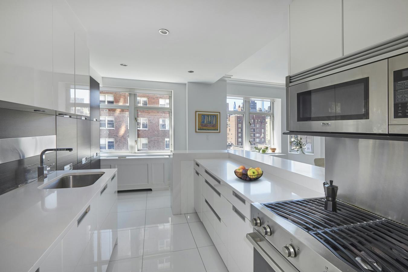 New York, New York, 10021, United States, 3 Bedrooms Bedrooms, ,3 BathroomsBathrooms,Residential,For Sale,2049676