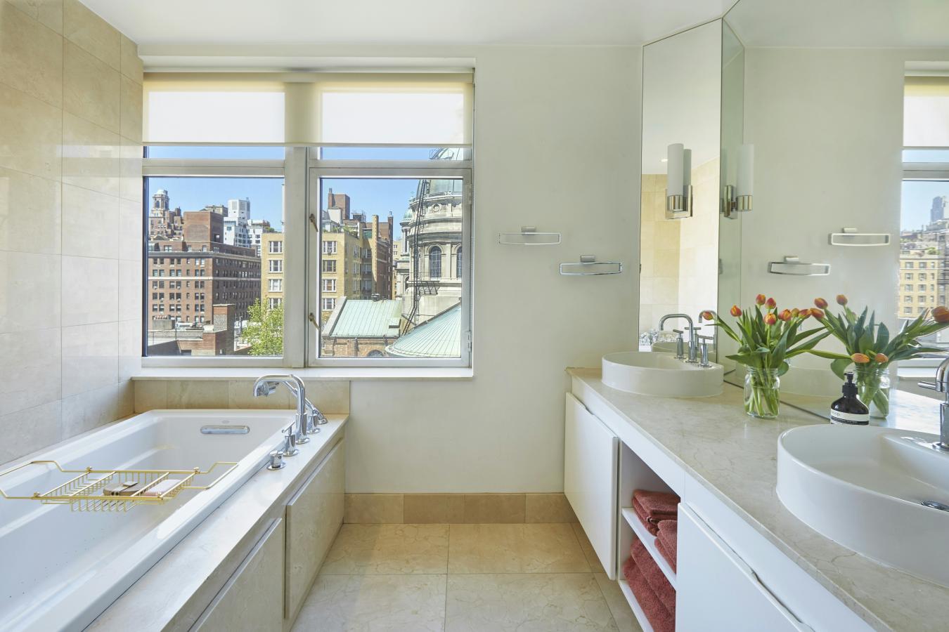 New York, New York, 10021, United States, 3 Bedrooms Bedrooms, ,3 BathroomsBathrooms,Residential,For Sale,2049676