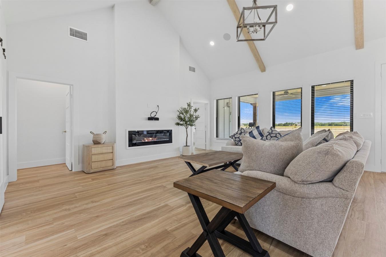 Ennis, Ellis, 75119, United States, 4 Bedrooms Bedrooms, ,3 BathroomsBathrooms,Residential,For Sale,2049664