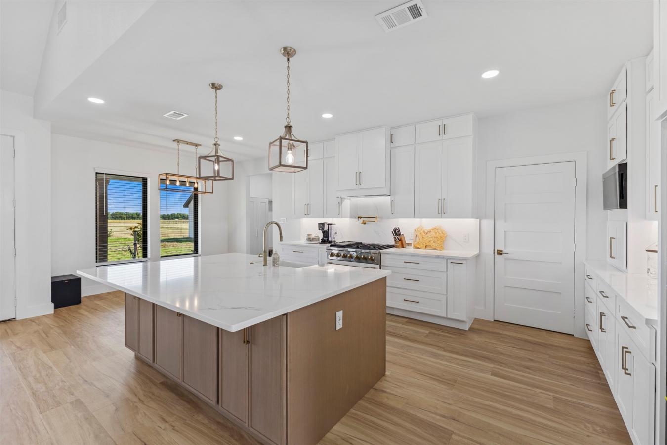 Ennis, Ellis, 75119, United States, 4 Bedrooms Bedrooms, ,3 BathroomsBathrooms,Residential,For Sale,2049664