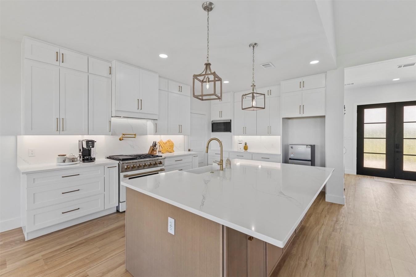 Ennis, Ellis, 75119, United States, 4 Bedrooms Bedrooms, ,3 BathroomsBathrooms,Residential,For Sale,2049664