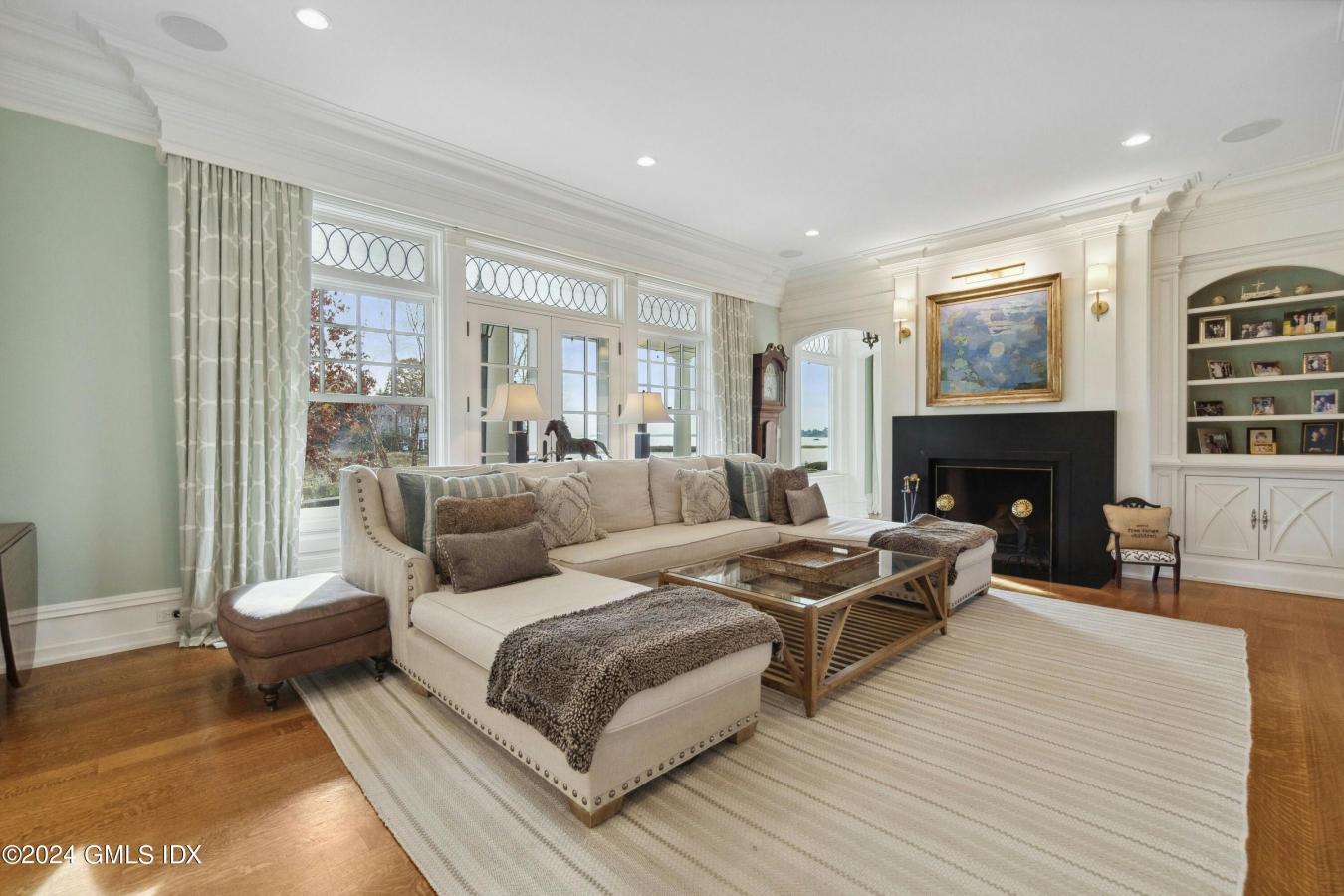 Riverside, Connecticut, 06878, United States, 4 Bedrooms Bedrooms, ,5 BathroomsBathrooms,Residential,For Sale,2049663