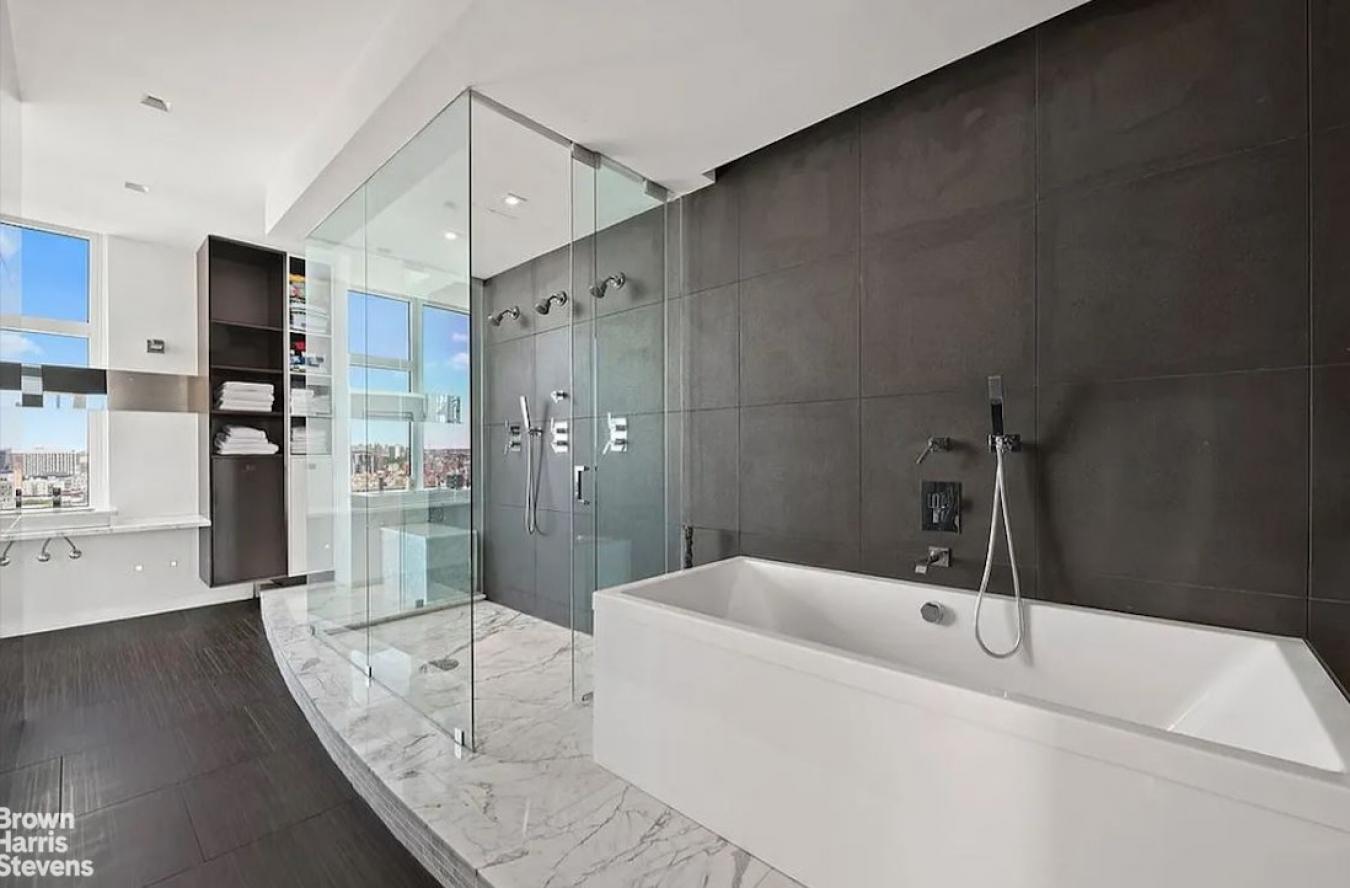 Central Harlem, New York, 10026, United States, 4 Bedrooms Bedrooms, ,3 BathroomsBathrooms,Residential,For Sale,2049662
