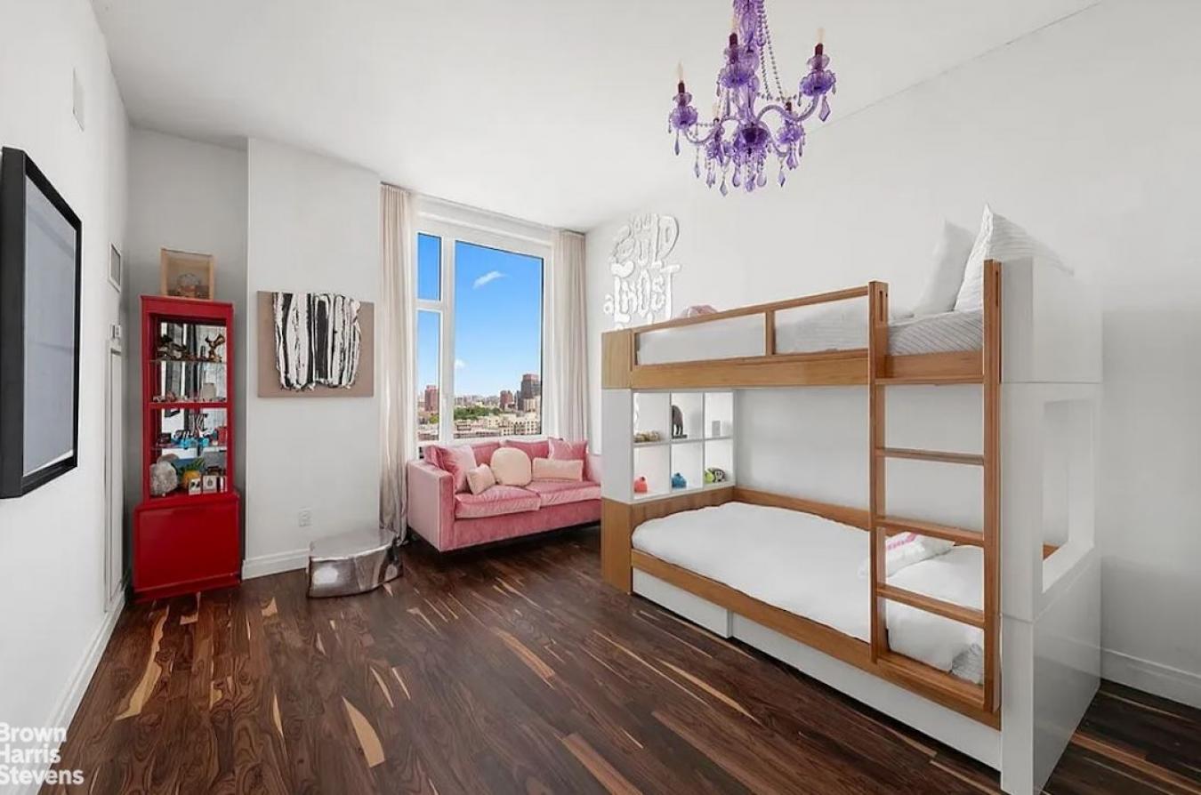 Central Harlem, New York, 10026, United States, 4 Bedrooms Bedrooms, ,3 BathroomsBathrooms,Residential,For Sale,2049662