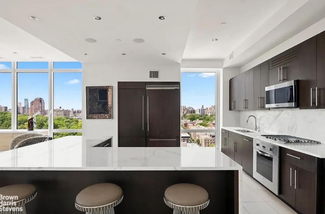 Central Harlem, New York, 10026, United States, 4 Bedrooms Bedrooms, ,3 BathroomsBathrooms,Residential,For Sale,2049662