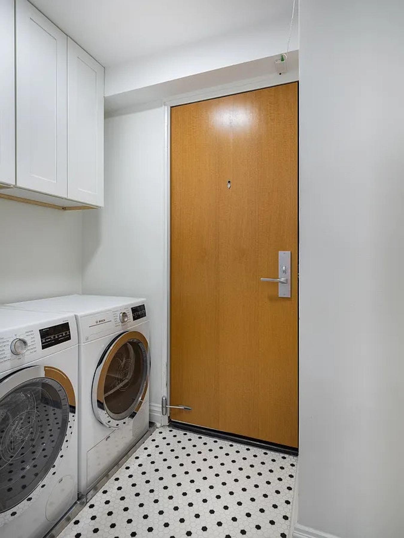 New York, New York, 10019, United States, 2 Bedrooms Bedrooms, ,3 BathroomsBathrooms,Residential,For Sale,2049660