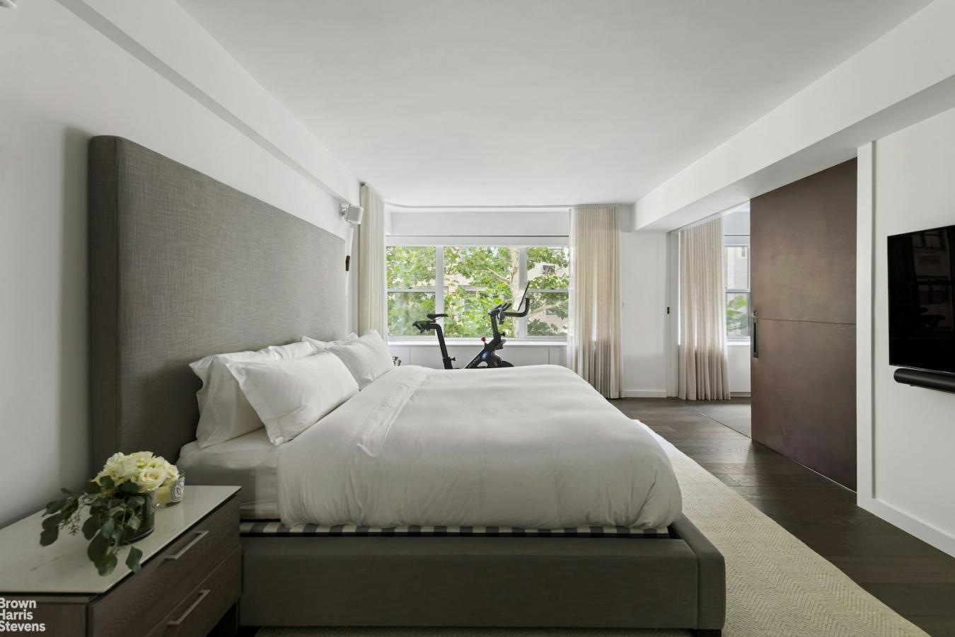 New York, New York, 10028, United States, 3 Bedrooms Bedrooms, ,3 BathroomsBathrooms,Residential,For Sale,2049658