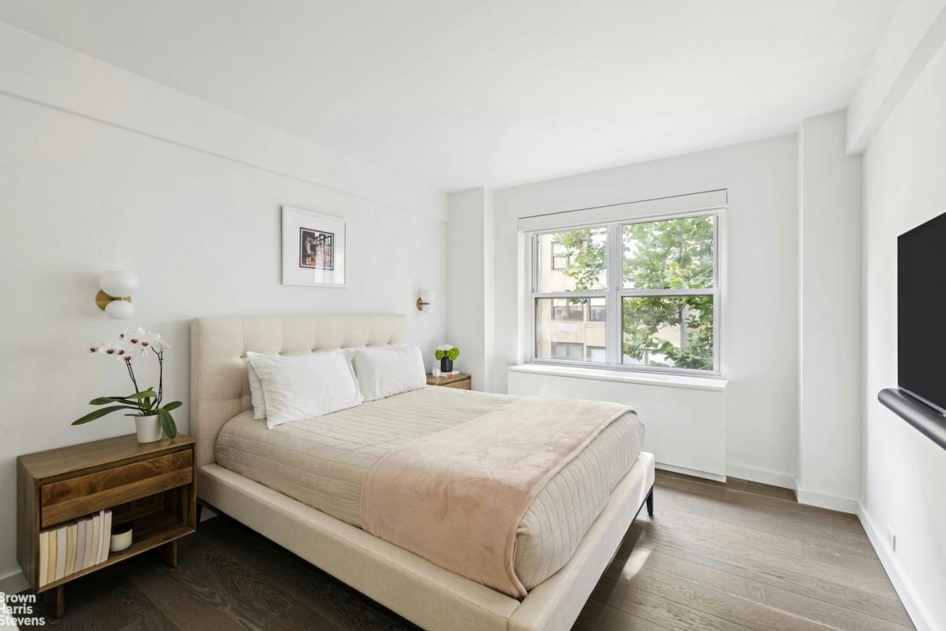 New York, New York, 10028, United States, 3 Bedrooms Bedrooms, ,3 BathroomsBathrooms,Residential,For Sale,2049658