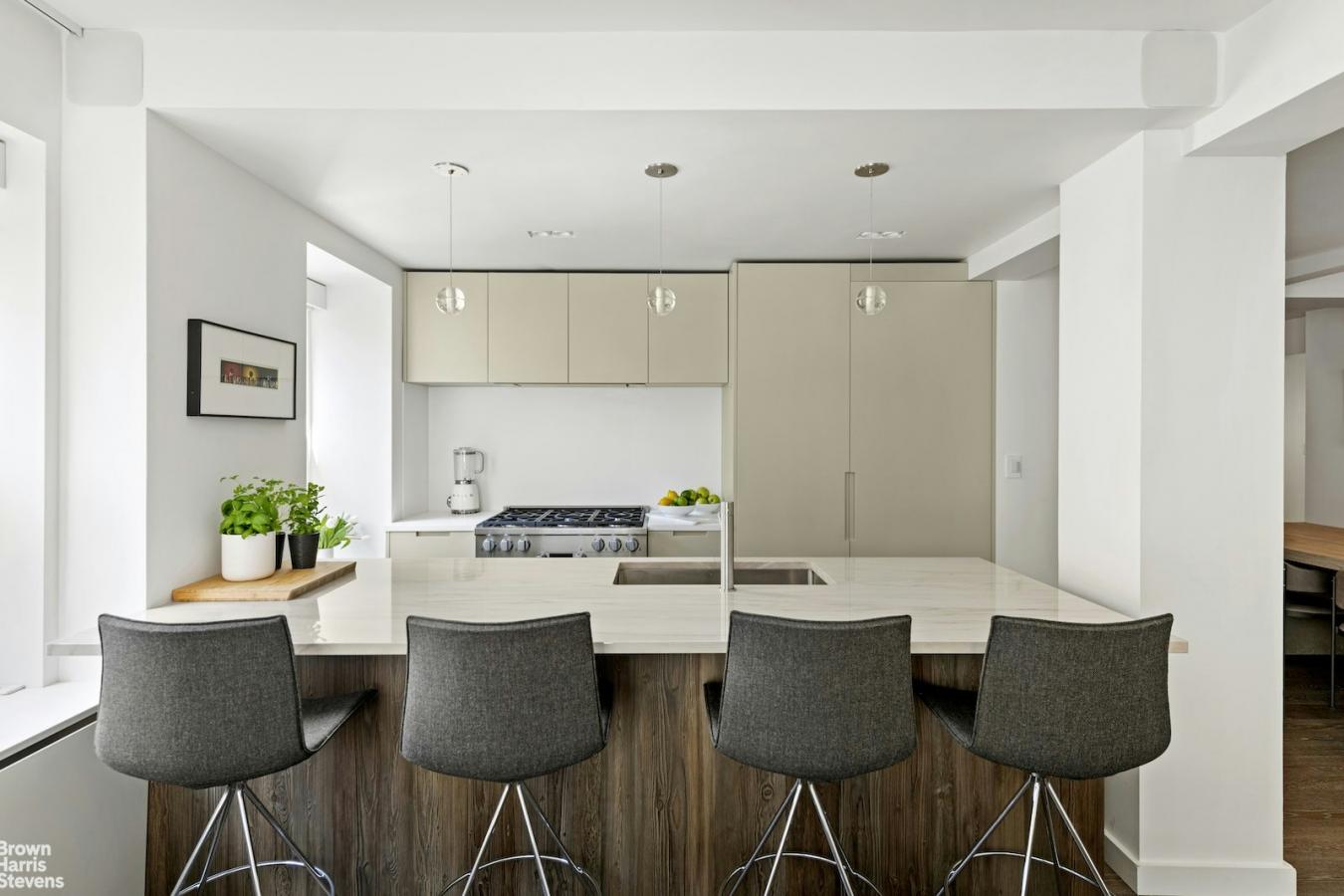 New York, New York, 10028, United States, 3 Bedrooms Bedrooms, ,3 BathroomsBathrooms,Residential,For Sale,2049658
