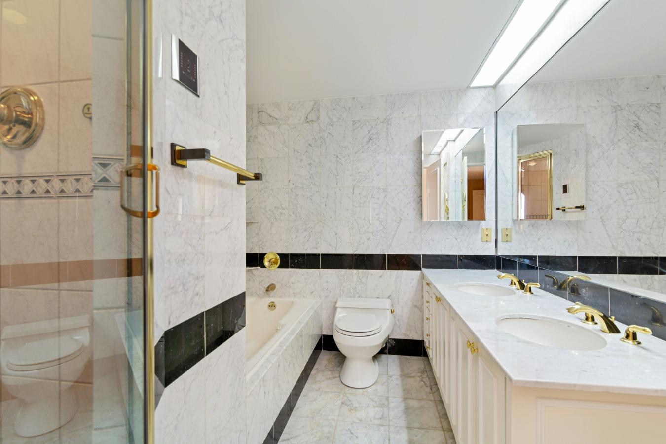 New York, New York, 10028, United States, 5 Bedrooms Bedrooms, ,4 BathroomsBathrooms,Residential,For Sale,2049657