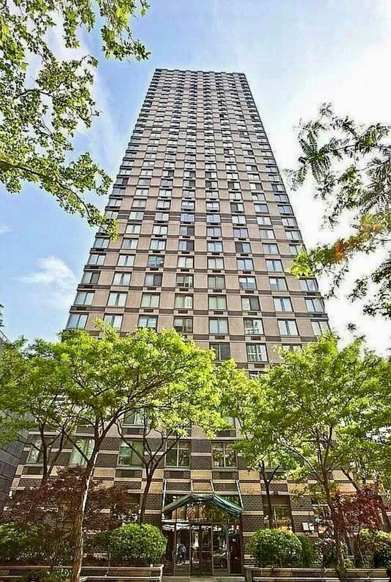 New York, New York, 10028, United States, 5 Bedrooms Bedrooms, ,4 BathroomsBathrooms,Residential,For Sale,2049657