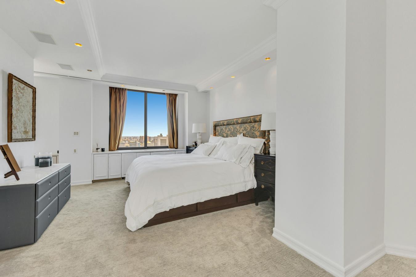 New York, New York, 10028, United States, 5 Bedrooms Bedrooms, ,4 BathroomsBathrooms,Residential,For Sale,2049657