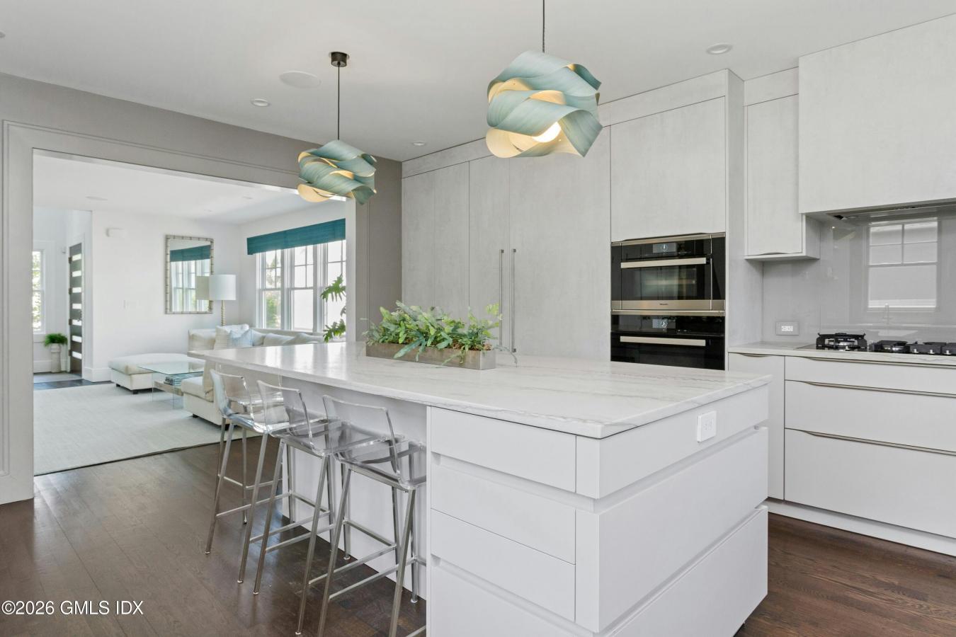 Greenwich, Connecticut, 06830, United States, 3 Bedrooms Bedrooms, ,4 BathroomsBathrooms,Residential,For Sale,2049655