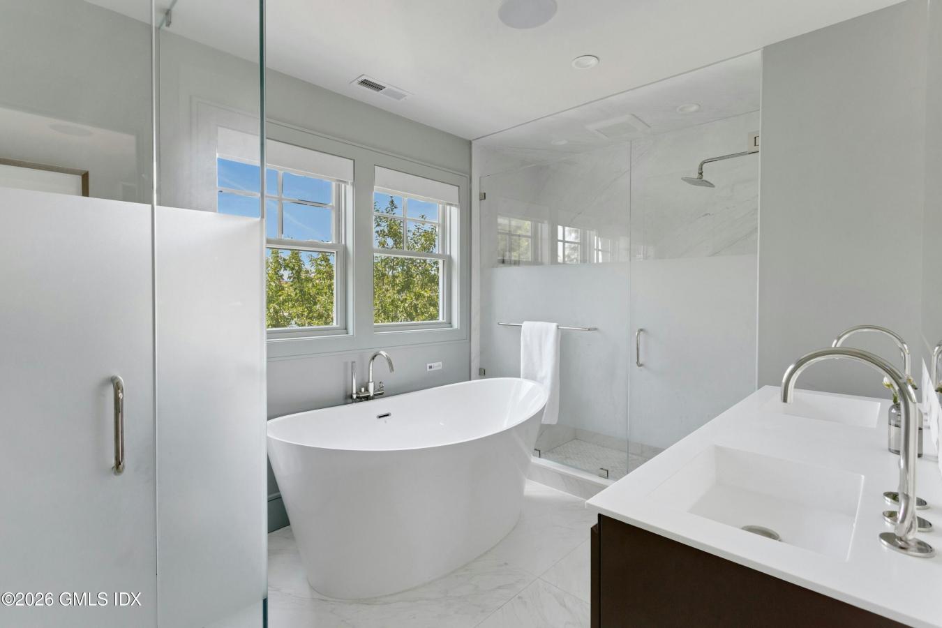Greenwich, Connecticut, 06830, United States, 3 Bedrooms Bedrooms, ,4 BathroomsBathrooms,Residential,For Sale,2049655