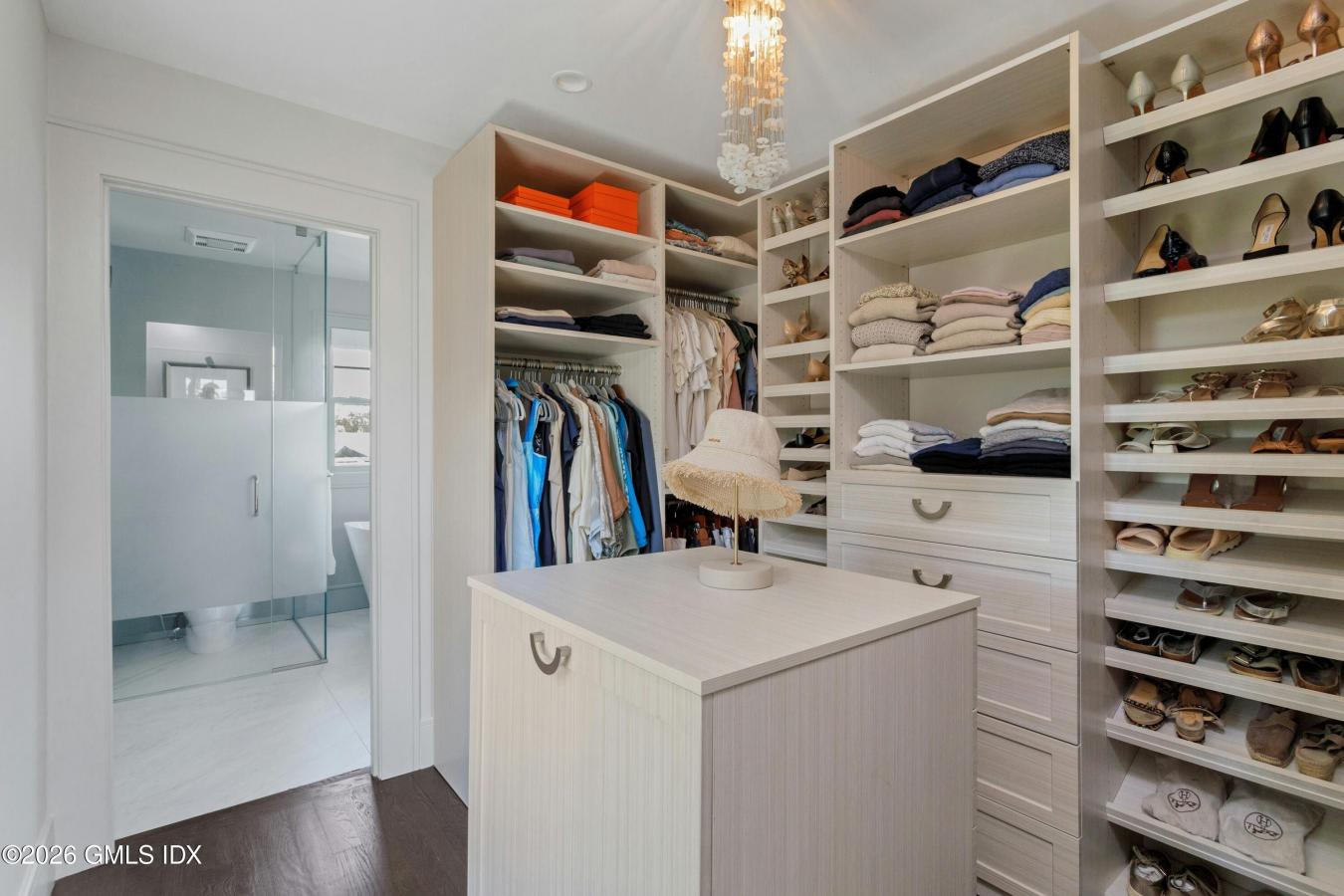 Greenwich, Connecticut, 06830, United States, 3 Bedrooms Bedrooms, ,4 BathroomsBathrooms,Residential,For Sale,2049655