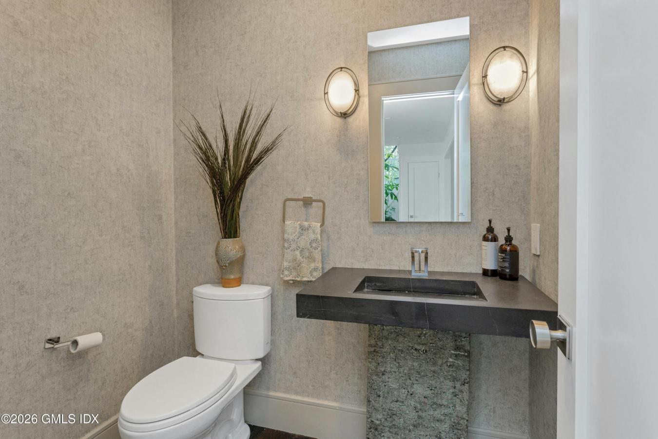 Greenwich, Connecticut, 06830, United States, 3 Bedrooms Bedrooms, ,4 BathroomsBathrooms,Residential,For Sale,2049655