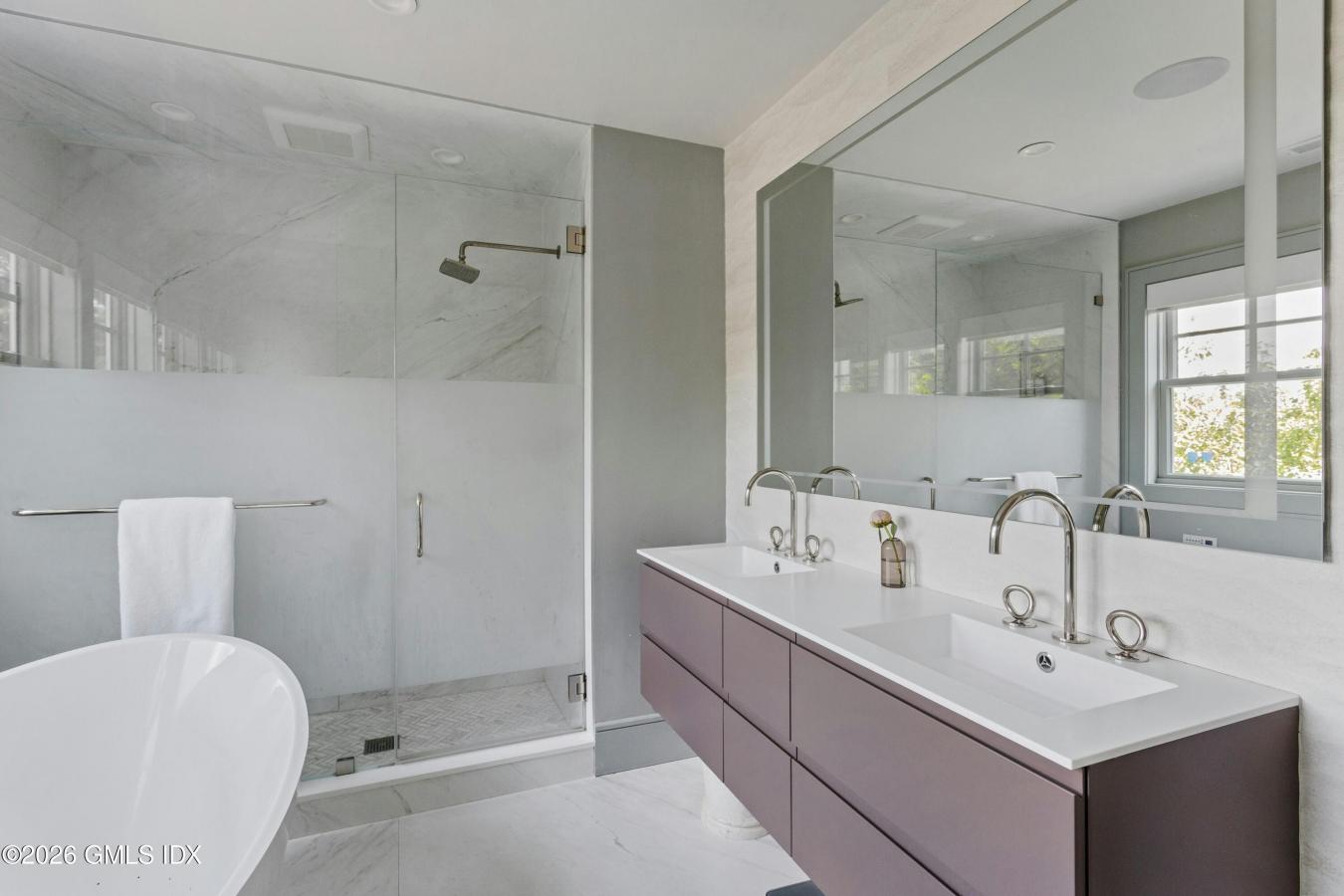 Greenwich, Connecticut, 06830, United States, 3 Bedrooms Bedrooms, ,4 BathroomsBathrooms,Residential,For Sale,2049655