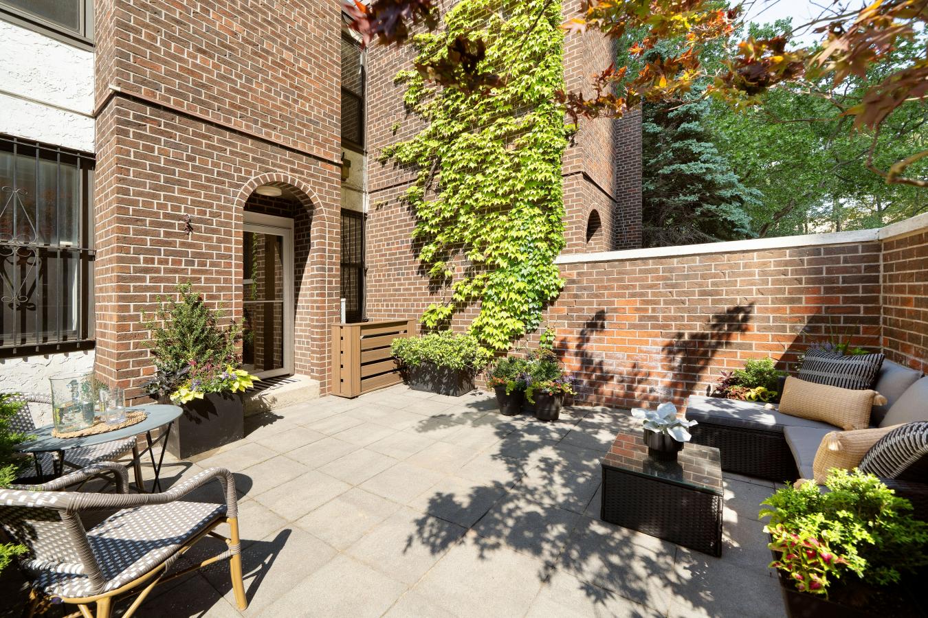Brooklyn Heights, New York, 11201, United States, 3 Bedrooms Bedrooms, ,2 BathroomsBathrooms,Residential,For Sale,2049653