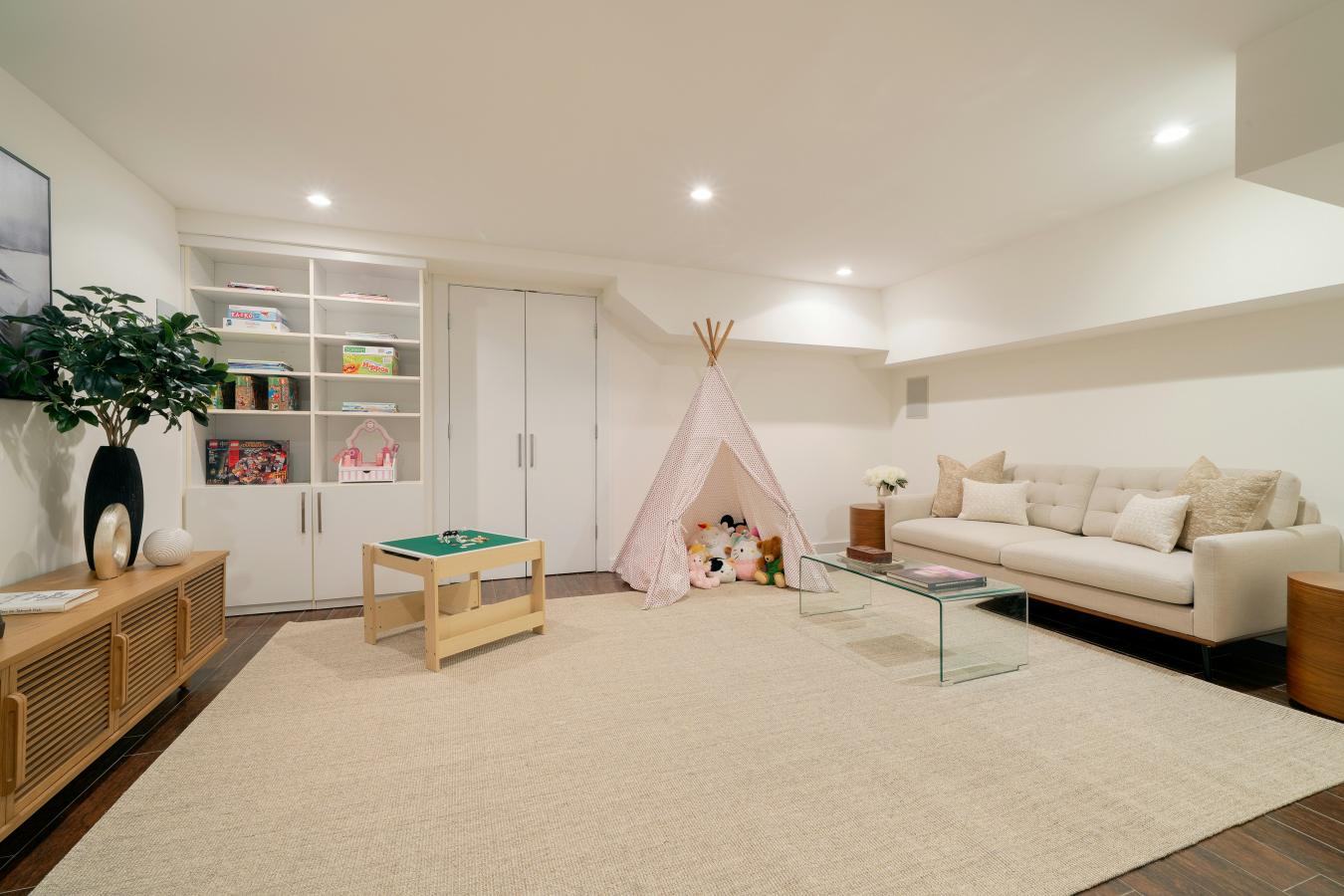Brooklyn Heights, New York, 11201, United States, 3 Bedrooms Bedrooms, ,2 BathroomsBathrooms,Residential,For Sale,2049653