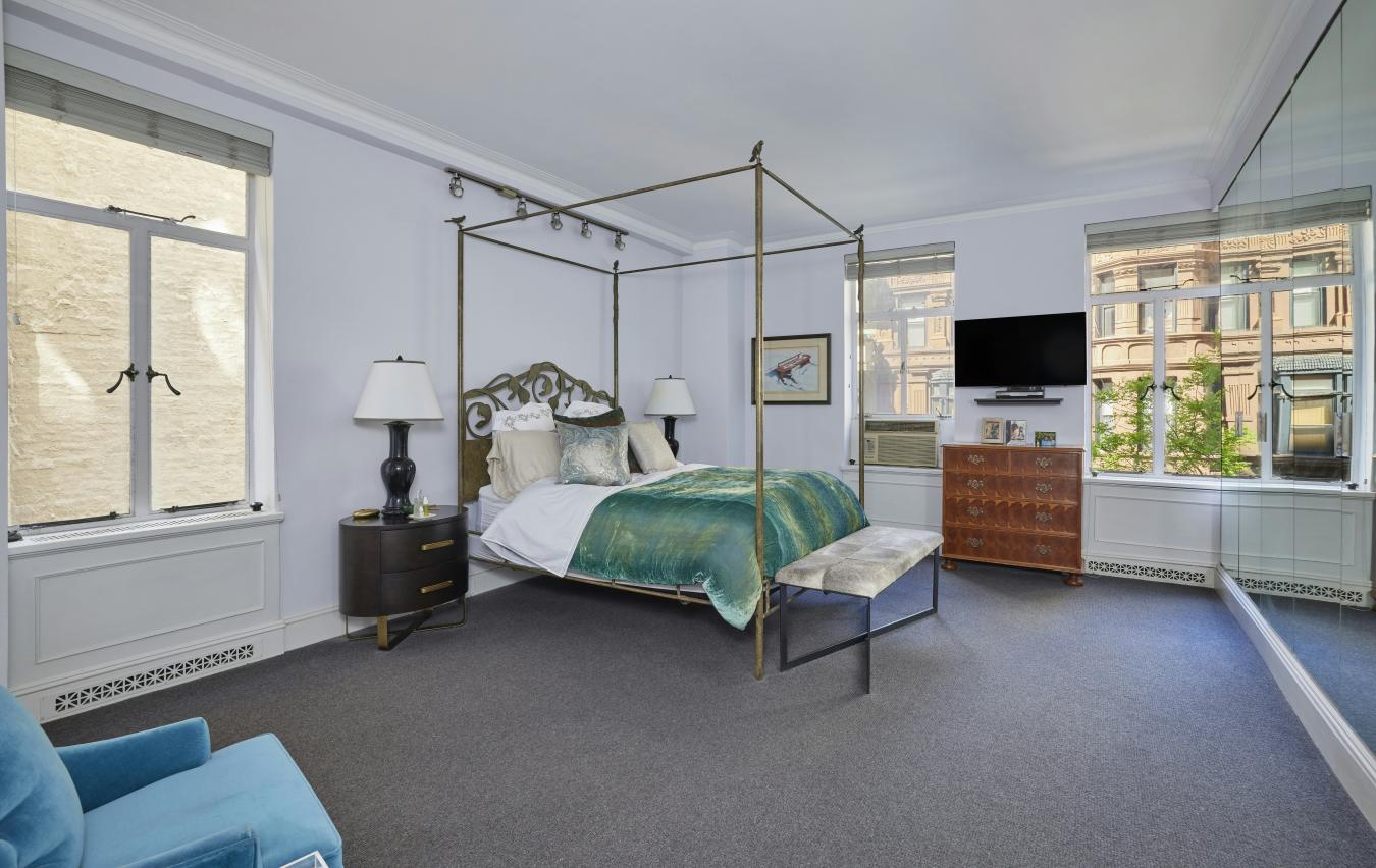 New York, New York, 10024, United States, 4 Bedrooms Bedrooms, ,3 BathroomsBathrooms,Residential,For Sale,2049650