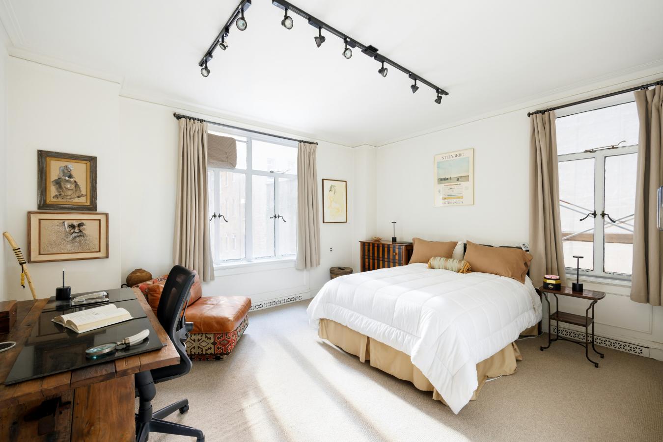 New York, New York, 10024, United States, 4 Bedrooms Bedrooms, ,3 BathroomsBathrooms,Residential,For Sale,2049650